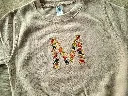 Dino monogram sweatshirt (Wit, 1-2 jaar).webp