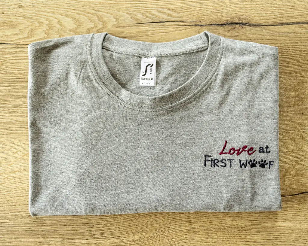 gevouwen shirt - love at first woof