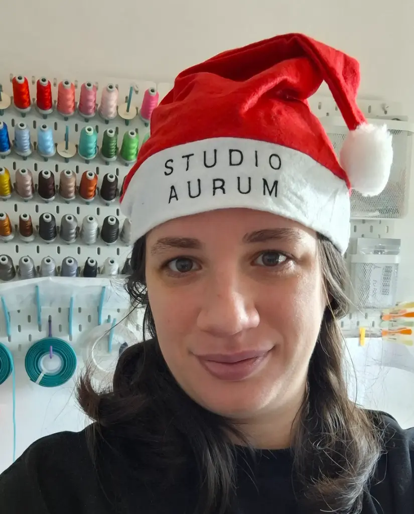 Geborduurde kerstmuts met naam of logo