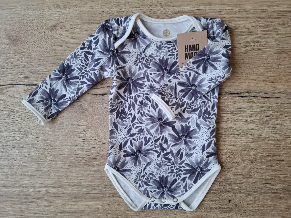 Romper paarse bloem