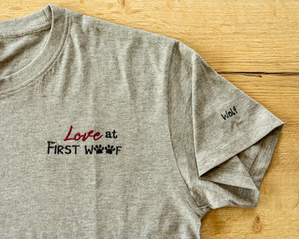 T-shirt 'Love at first woof' (S, Donker blauw)
