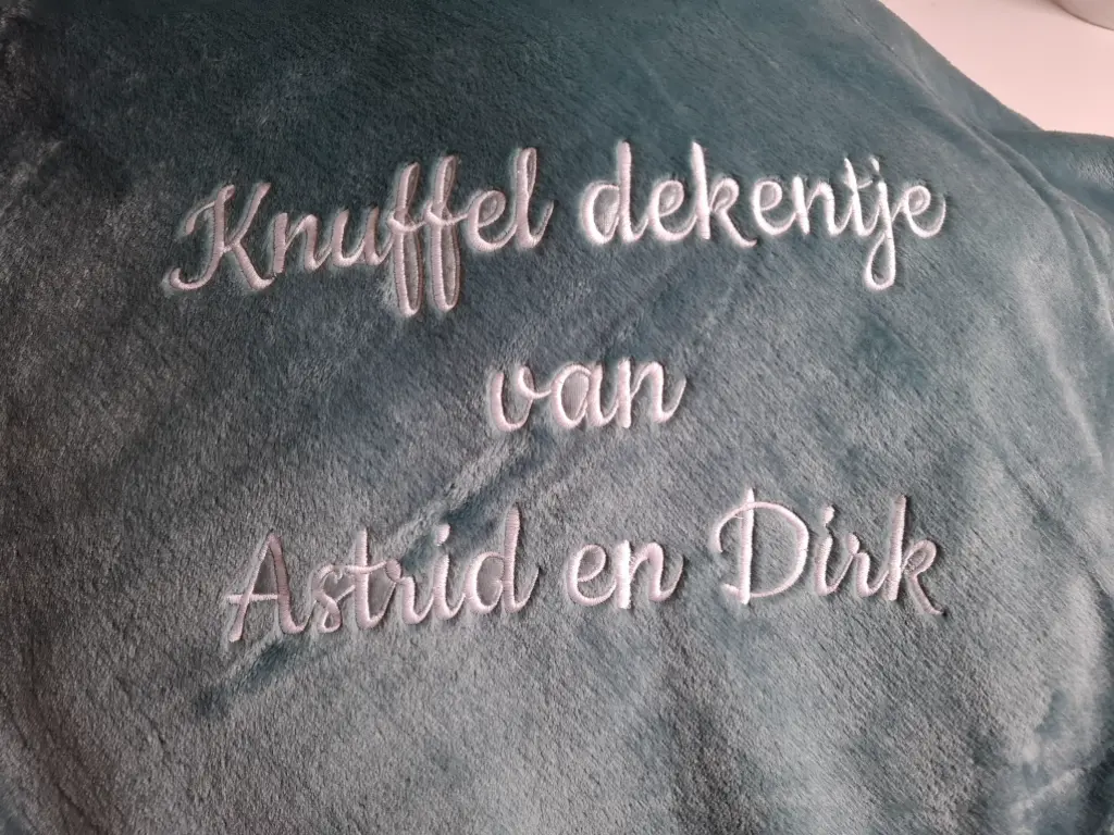 Plaid geborduurd 150x200